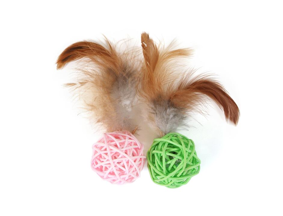 Kugelball mit Federn